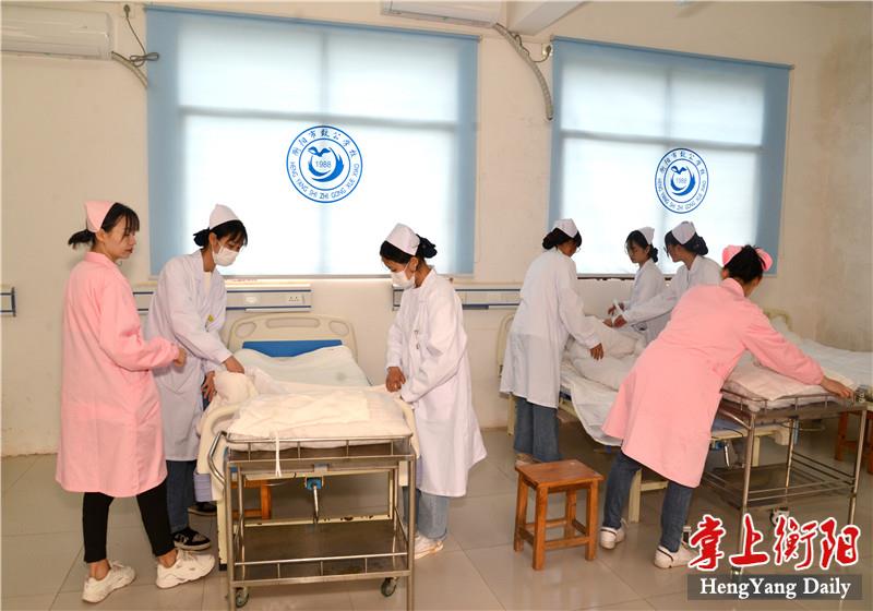 基础护理实训室.JPG