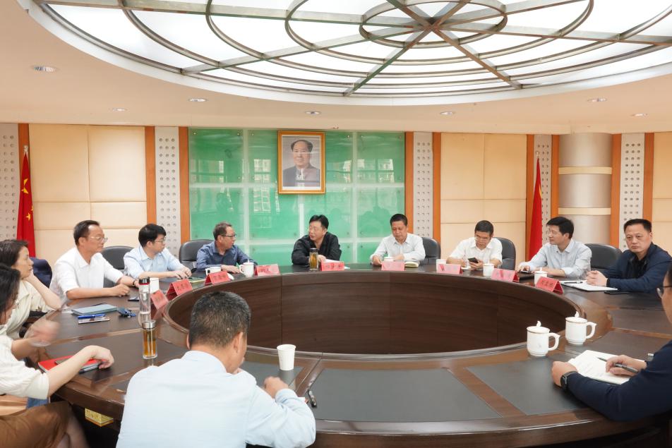 衡阳市教育局党组理论学习中心组集中学习研讨习近平同志在中国共产党第二十次全国代表大会上的报告
