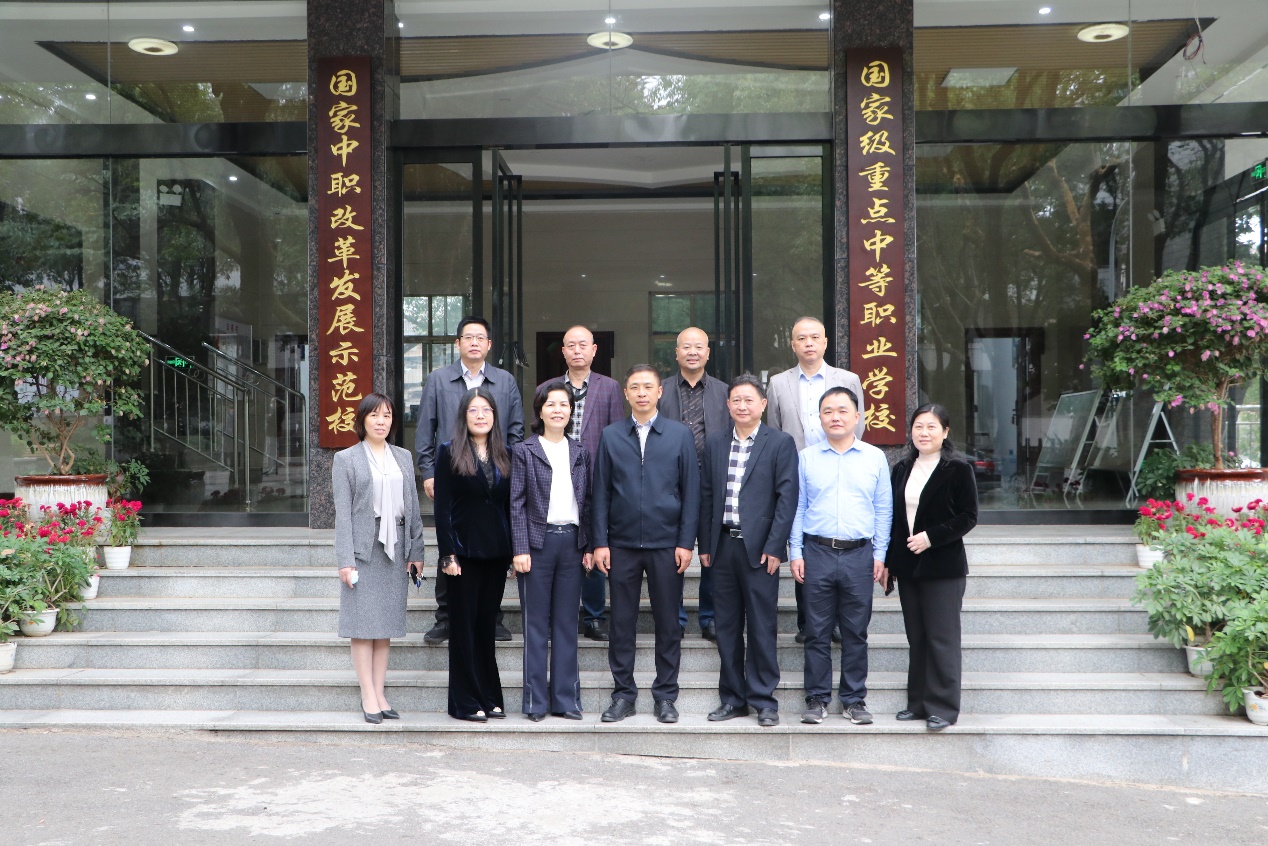 湖南省教育厅职成处处长崔书芳一行来到衡阳市职业中等专业学校调研